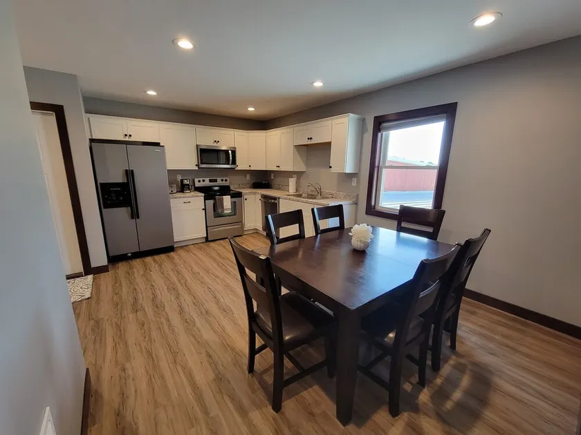 Completely remodeled downtown apartment!  2 large bedrooms! - Image 1
