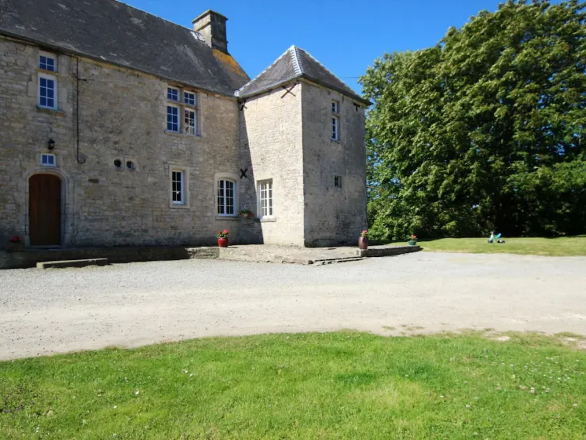 Charming manor in Cotentin with enclosed garden - Image 1