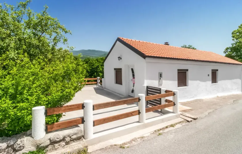 Stunning Home In Bater With Wifi - Image 1