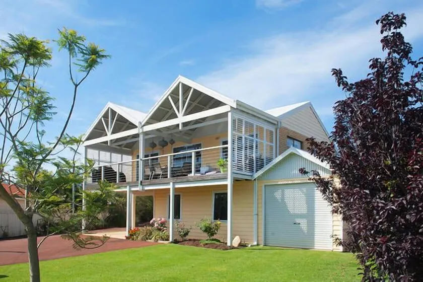 HOLIDAY IN DUNSBOROUGH  - QUINDALUP                          \n       *BAYSIDE* - Image 1