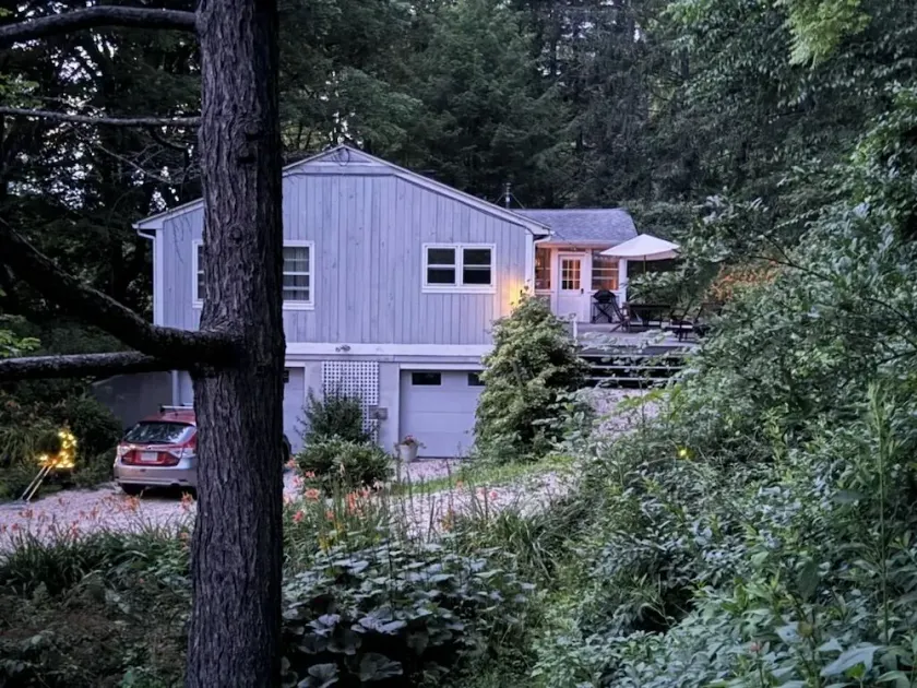 Peacock Garden Cottage - Discounted for Winter Month Rental - Image 1