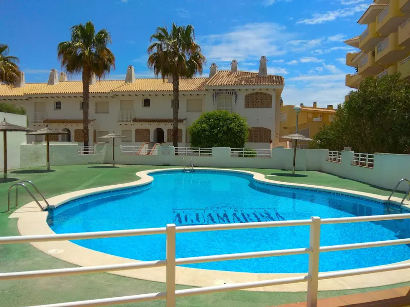 Schöne, klimatisierte Ferienwohnung mit Pool, direkt am Meer (4 Personen) - Image 1