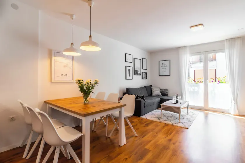 Apartment In Centre for 7 - Image 1