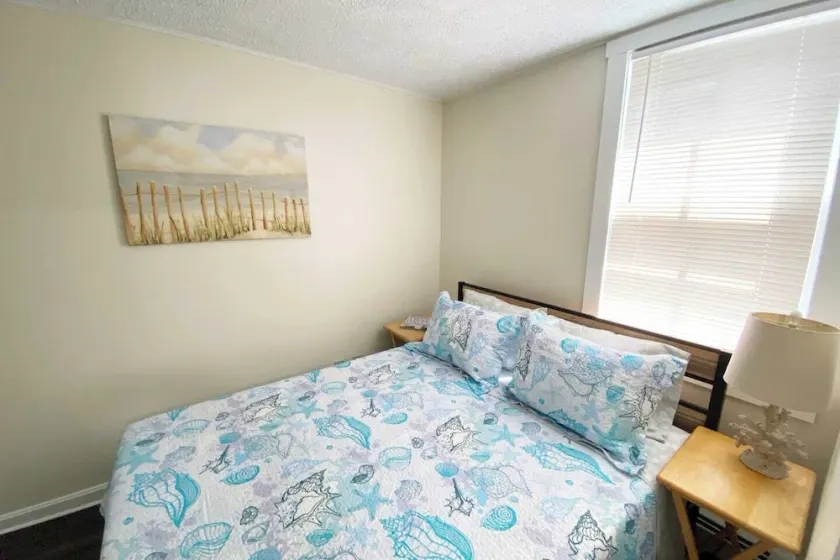 4 min walk to the beach Large 1BD sleeps 4. Pets - Image 1