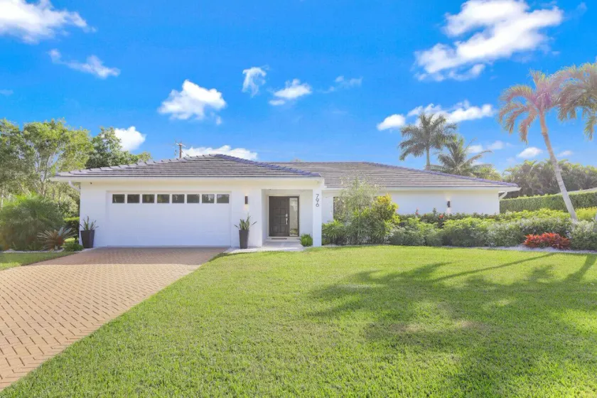 Modern Oasis: Private Beach Access. Minutes from Downtown & Optional Golf Cart - Image 1