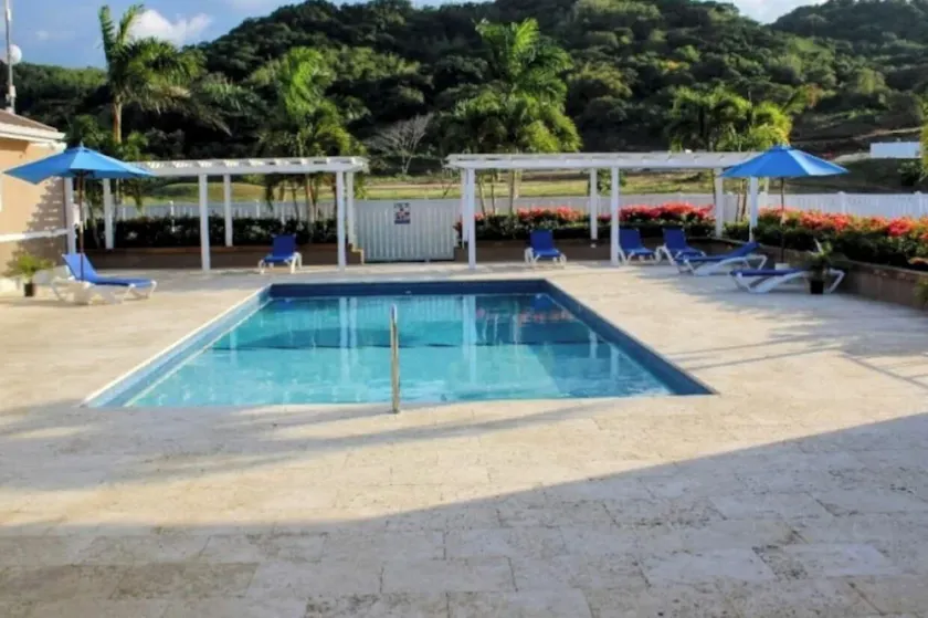 Cozy yet elegant Jamaican vacation home with access to pool, beach, gym etc - Image 1