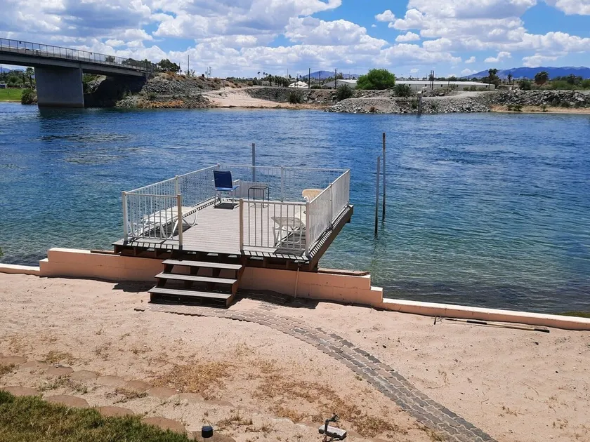 WATERFRONT,PRIVATE BOAT RAMP,SANDY BEACH ,GATED COMMUNITY,  3.5 bedrooms, 2 bath - Image 1