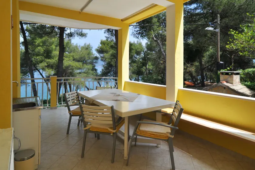 2-Zimmer-Ferienwohnung am Strand Slatine (Ciovo) (A-12491-a) - Image 1