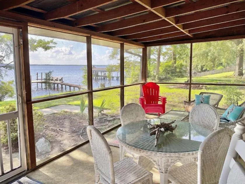 Water Front Cottage - Image 1