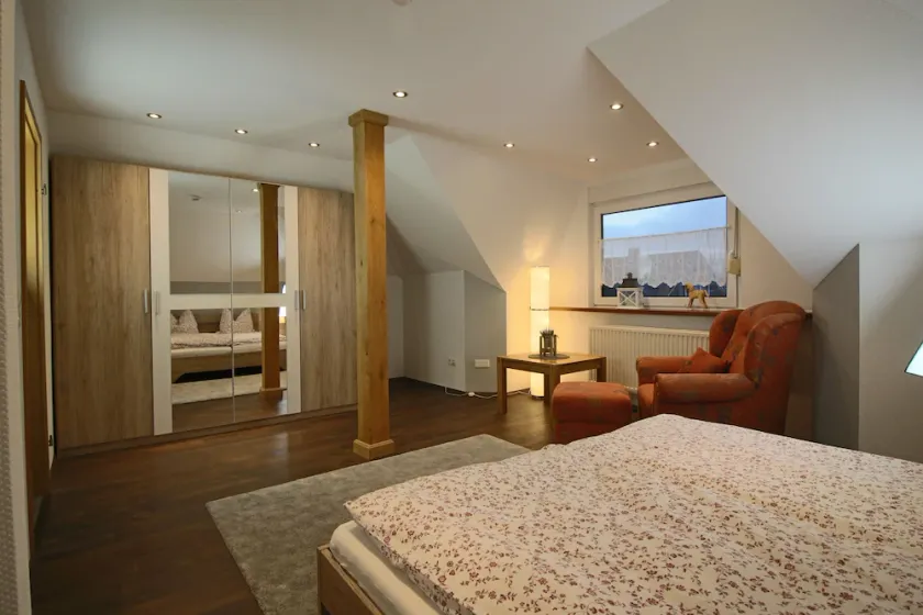 Quiet and central location for 1-4 people - Image 1