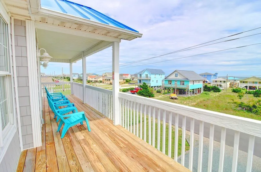 Erleben Sie Komfort in diesem 4-Schlafzimmer-Haus im schönen Topsail Beach, NC. - Image 1