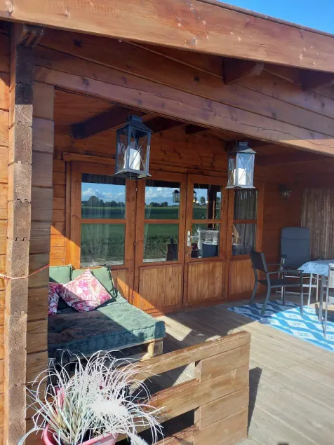 Cabin Sleeps 4 with Hot Tub and Garden - Image 1