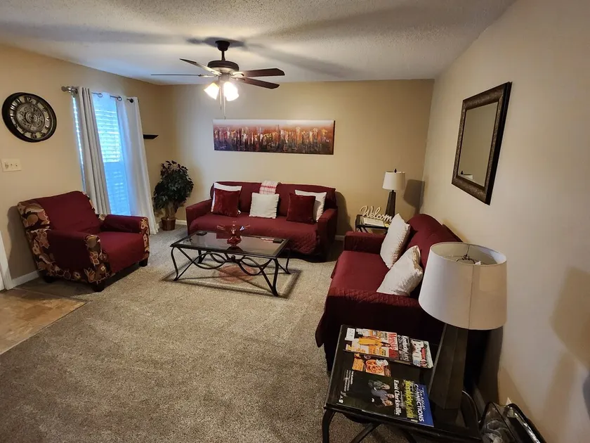 Country Home in Oak Grove - Image 1