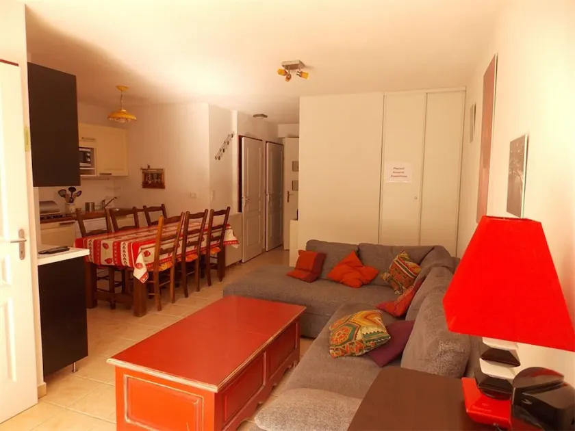 Charming 2-Room with Garden, Near Luchon, Sleeps 6, Pets Welcome, Private Parking - Image 1