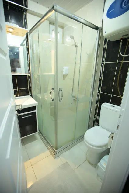 Bella Suit Studio Apartments - Image 1