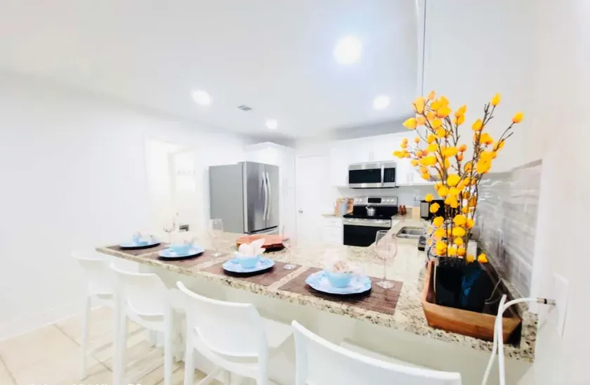 Stunning 4BD Jacuzzi - 4 Min To Beach Panama City - Image 1