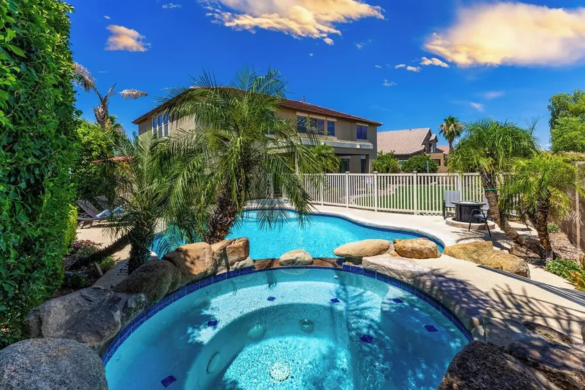 Spacious 6BR Luxury Oasis: Heated Pool, Hot Tub, Game Room & Prime Location! - Image 1