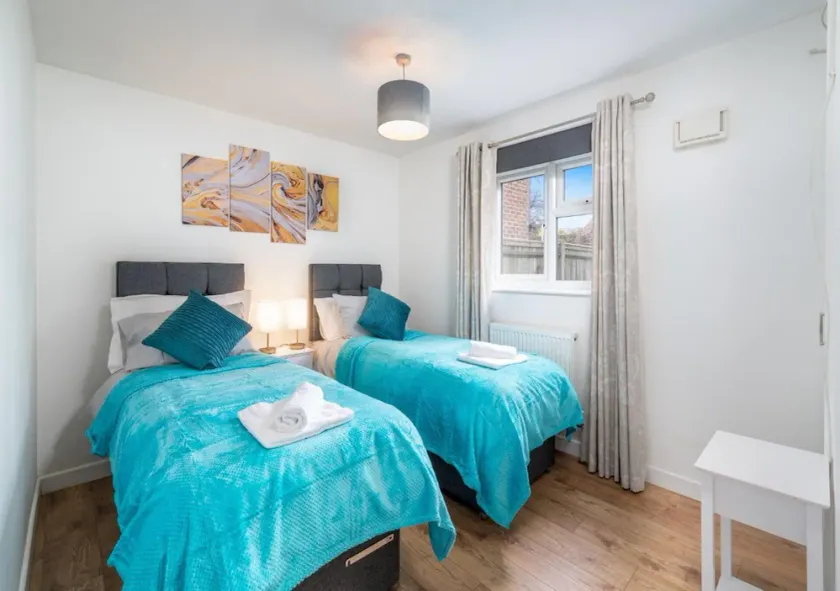 Charming Crawley Getaway 1br Near Gatwick Airport - Image 1