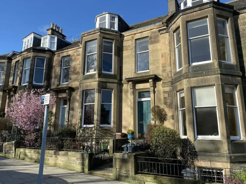 Beautiful Apartment On The Edge Of Edinburgh’s Historic New Town - Image 1