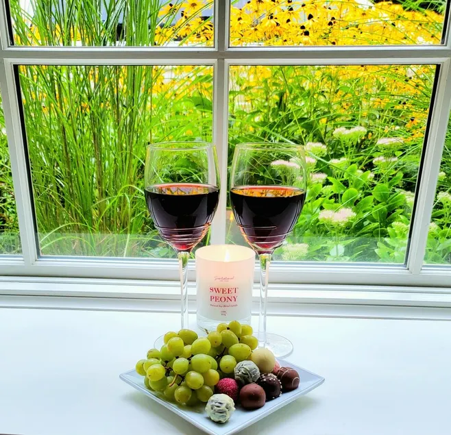 Romantic weekend getaway for two! featuring a fireplace and hot tub, - Image 1