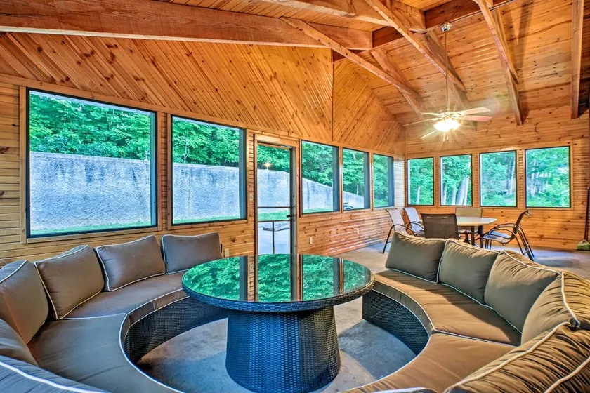 Dock, Games, Family Fun! Sunrise Beach Getaway - Image 1