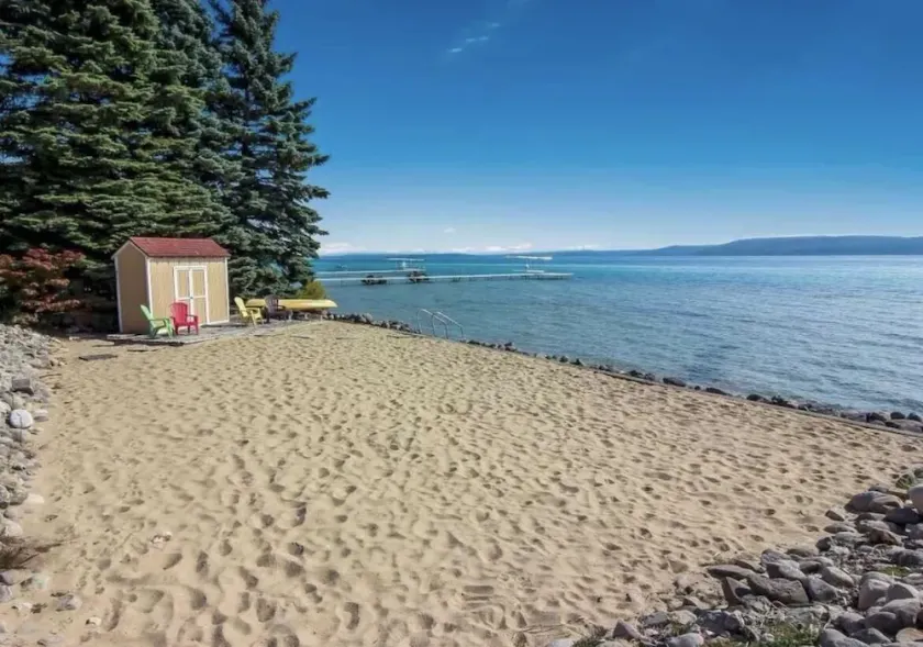 Lakeside family paradise 140ft private Crystal Lake Frontage  - Image 1