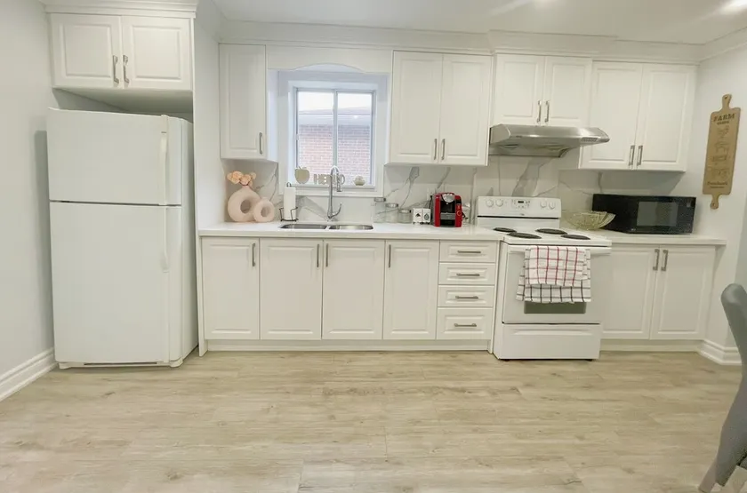 Spacious Main Floor With 3Beds - Image 1