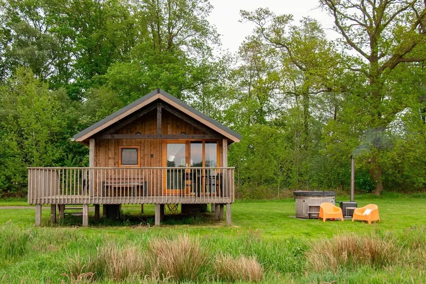 Wellness Lodge med Hot Tub i Nederländska Ängar - Image 1
