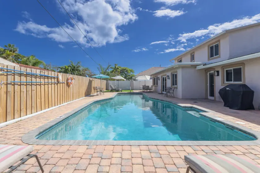 2 Fabulous Villas 4 Minutes From the Beach - Image 1