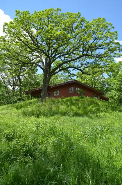 Spektakuläres 77 Hektar großes Anwesen mit modernem Haus aus der Mitte des Jahrhunderts, Fischteichen und Wanderwegen - Image 1
