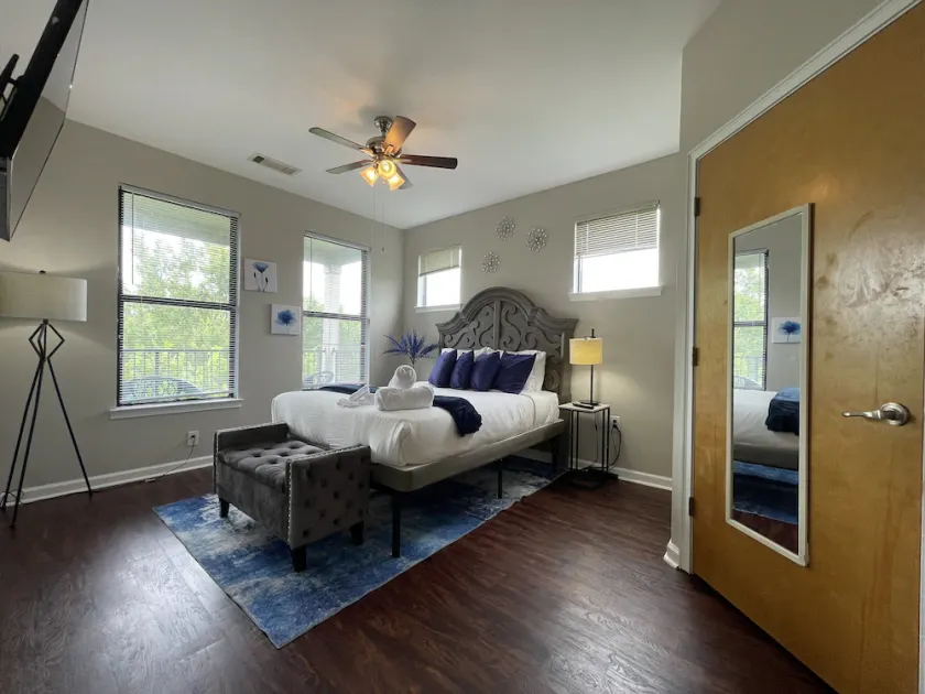 Stylish Sky Lofts Condo In Historic West End 2 Bedroom Condo - Image 1