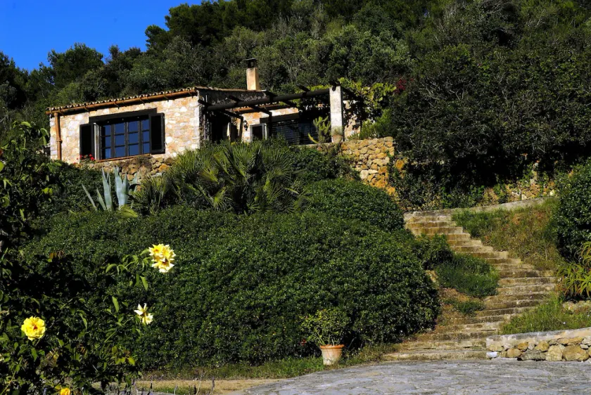Finca med store grunde og solrig beliggenhed i nærheden af ​​Arta - Image 1