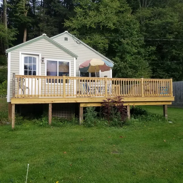 Cozy Lake View House - Image 1