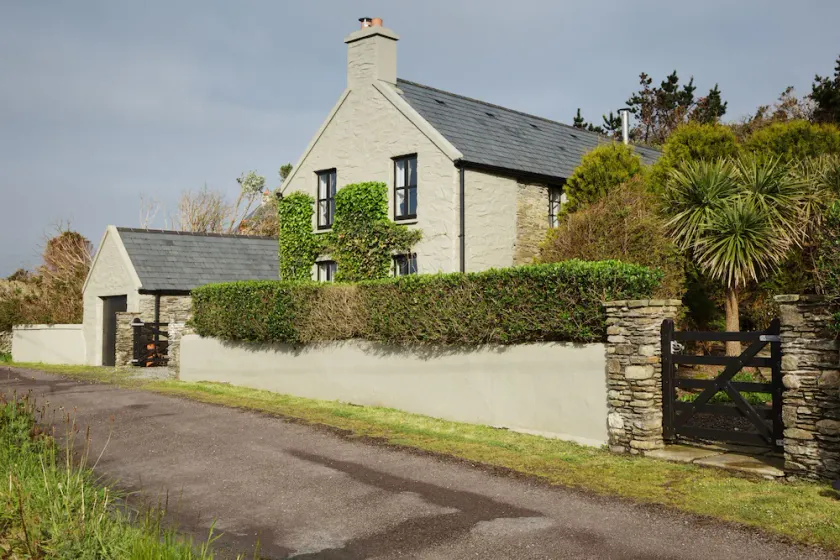 Pet-friendly stone farmhouse on the Sheep's Head - Image 1