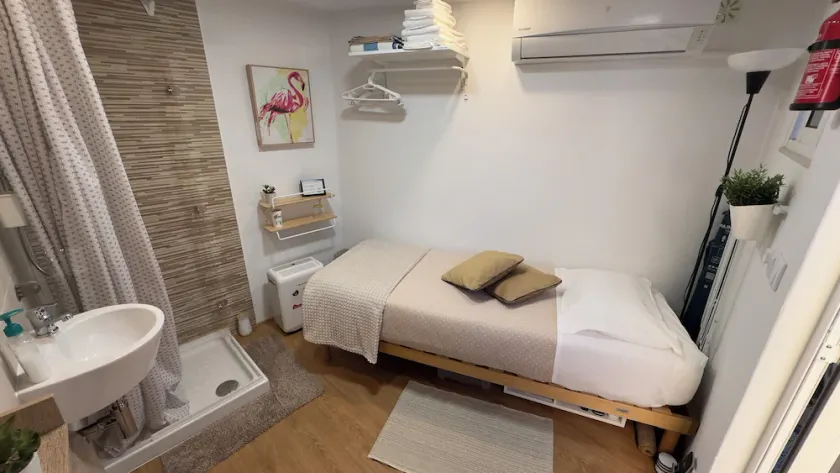 Independent Studio Room, with equipped mini kitchen and private patio. - Image 1
