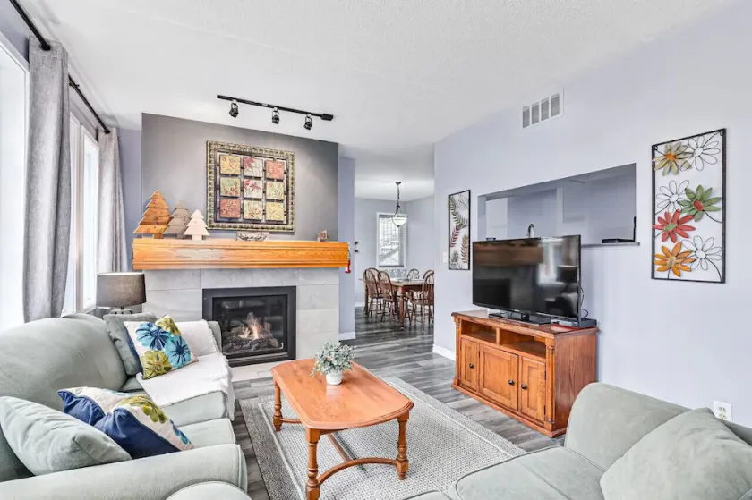 2BDR Condo Steps to Blue Mountain Village - 101 Cachet Crossing - Image 1