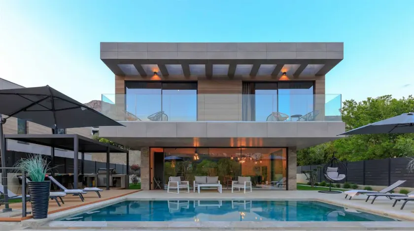 Luxury Villa Allure with heated pool, sauna, jacuzzi & gym - Image 1