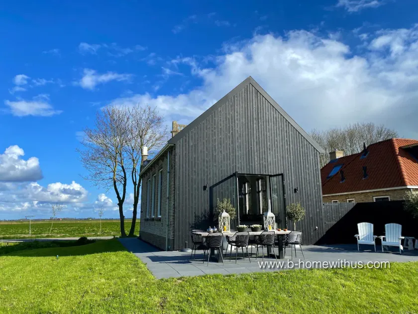 NYTT: Den tidligere lille kirke blev omdannet til en smuk lejlighed - Image 1
