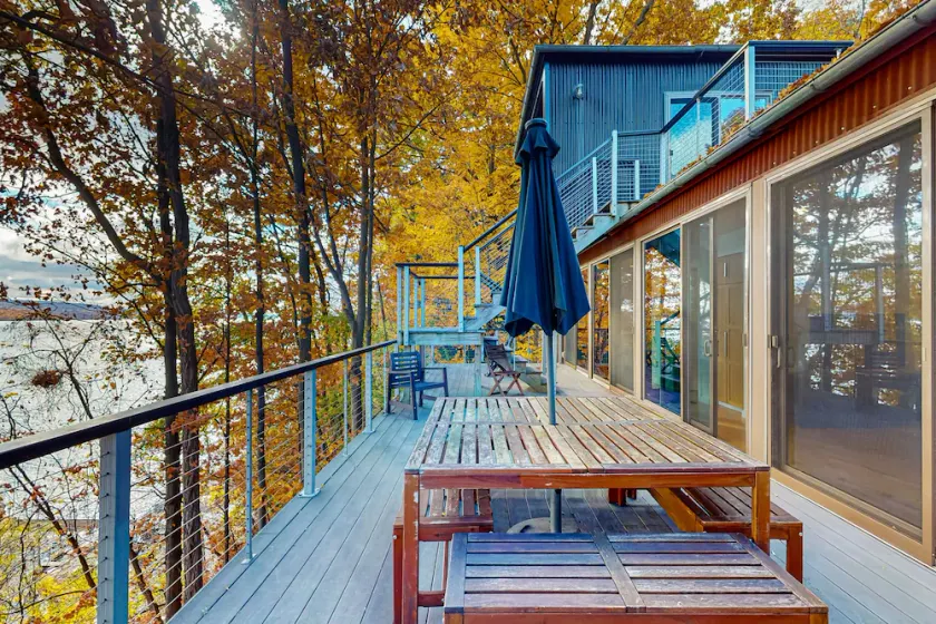 Lakefront contemporary gem with decks, lake views & pebble beach - Image 1