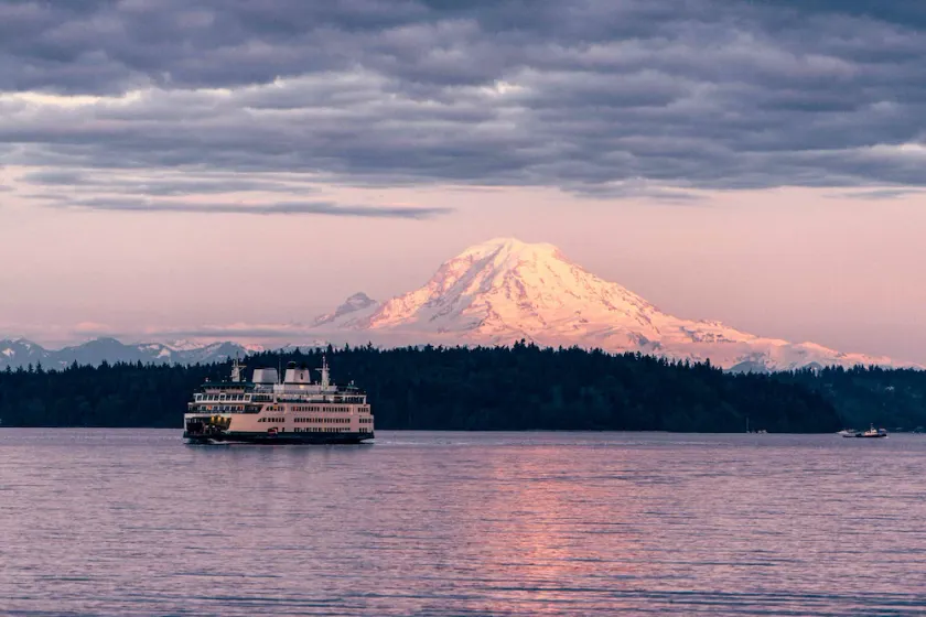 Waterfront Retreat Near Seattle, Hot Tub, Mt. Rainier Views, Sleeps 6 - Image 1