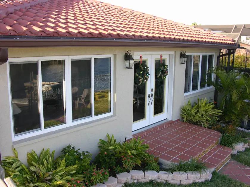 Boat Lover's Spacious, 4/3.5 waterfront canal home with Dock and Heated pool! - Image 1