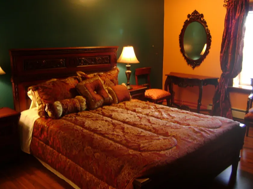 Room #6 We are only 30 min. away from  \"BASEBALL HALL OF FAME\" in Coopers Town . - Image 1