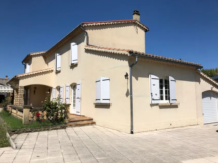 Charming 220m² Villa, 5 bedrooms, pool (heated), in Provence, 4-star **** rated - Image 1