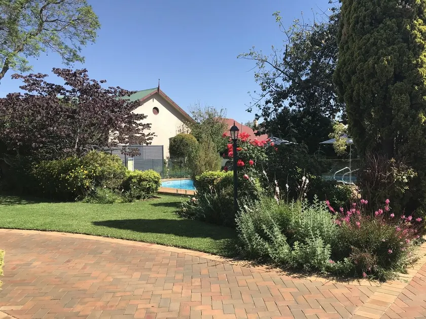 Country Apartments - Image 1