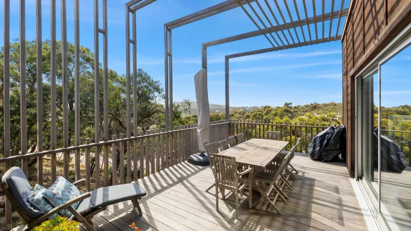 Tree Top House resort style luxury in Fairhaven - Image 1