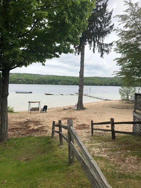 Gemütliches Ferienhaus in einem wunderschönen Badeort im Norden von Michigan - Image 1