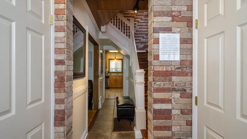 Cozy- Quaint Downtown Delight! - Image 1
