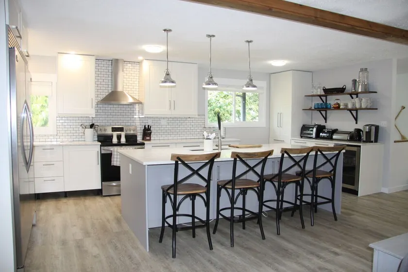 Located directly across from the BEACH, Fire Pit, Fully Fenced Private Yard - Image 1