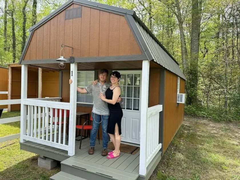 Cozy Cabin 1 at Bird's Nest Bunkies and Barn in Ellenboro with WiFi, AC, & Heat - Image 1
