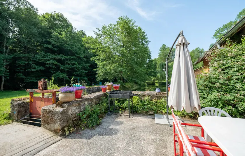 Pet friendly home in Escles with WiFi - Image 1